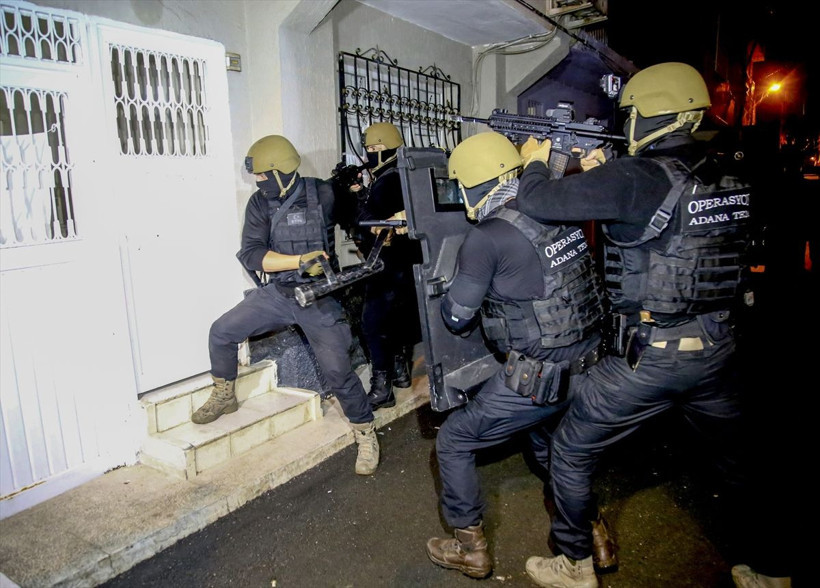 Adana'da PKK'ya büyük operasyon! 17 şüpheli için baskınlar yapıldı - Resim: 2