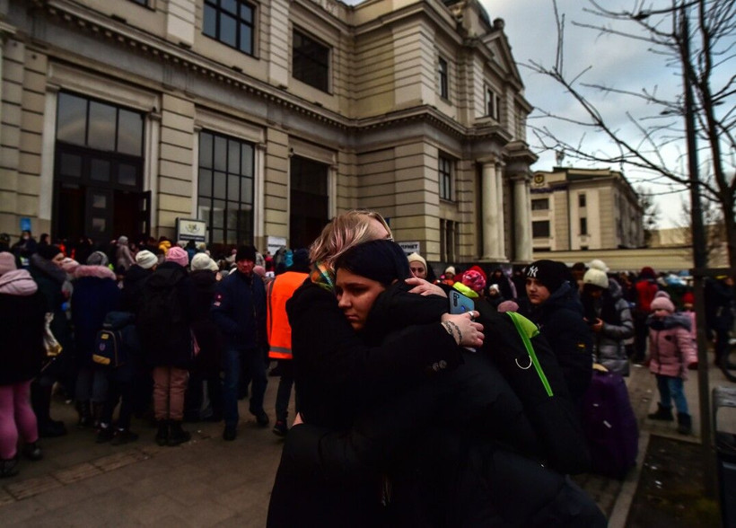 Ukrayna'dan yürek dağlayan kareler! Umut ve hüzün bir arada: Gözyaşlarına boğuldular - Resim: 2