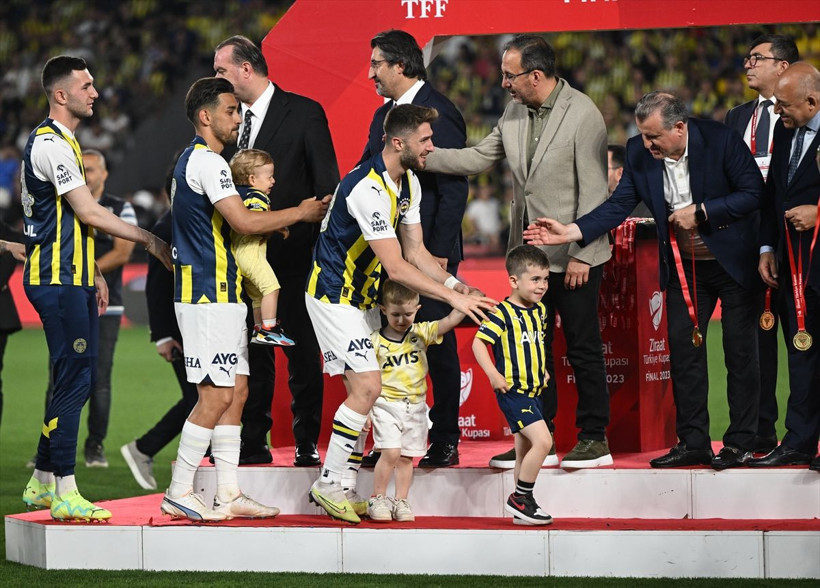 Fenerbahçe'nin forma hamlesi dikkat çekti: Kupa törenine damga vuran olay! - Resim: 1