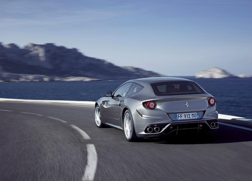 Ferrari tarihindeki ilk 4 çeker otomobil - Resim: 4