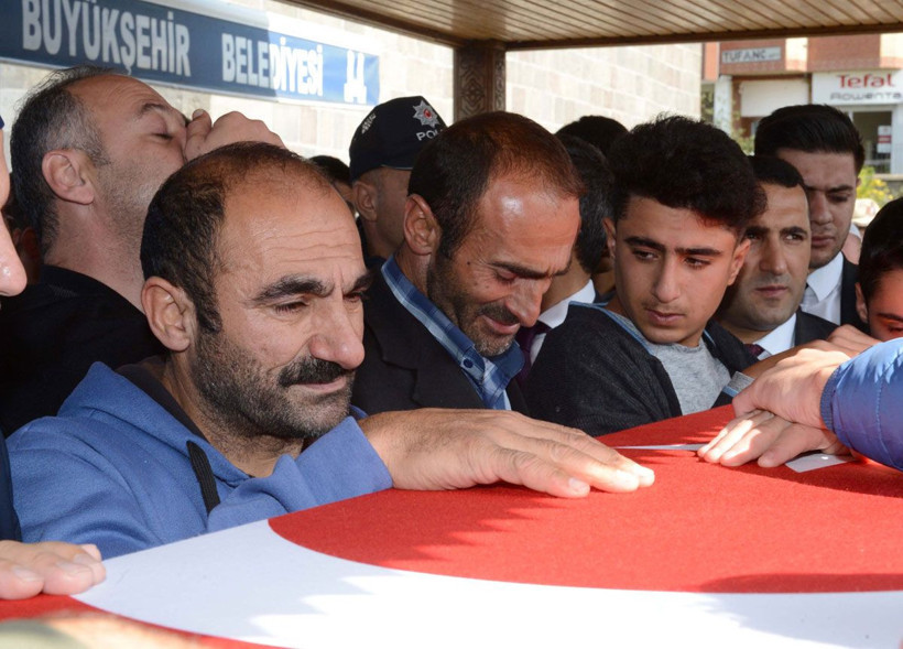 Şehit piyade er Sezai Eşkioğlu'nun cenazesinde hoşa gitmeyen manzara - Resim: 4