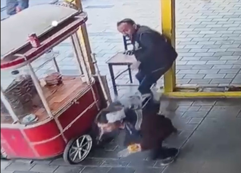 Beyoğlu'nda dehşet dakikaları! Polisin arkasından sessizce yaklaşıp boynundan bıçakladı - Resim: 4