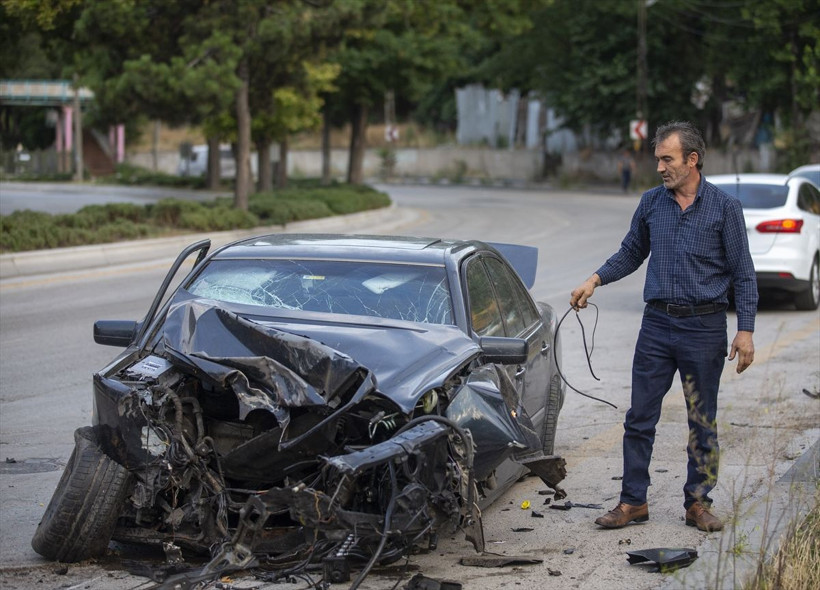 Hurdaya dönen otomobilden bakın nasıl çıktı! Görenler inanamadı! - Resim: 1