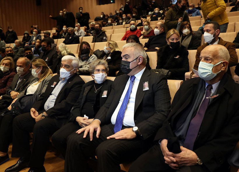 Devlet sanatçısı Prof. Dr. Alaeddin Yavaşca son yolculuğuna uğurlandı! Ayten Yavaşca: Yarım gitti - Resim: 3