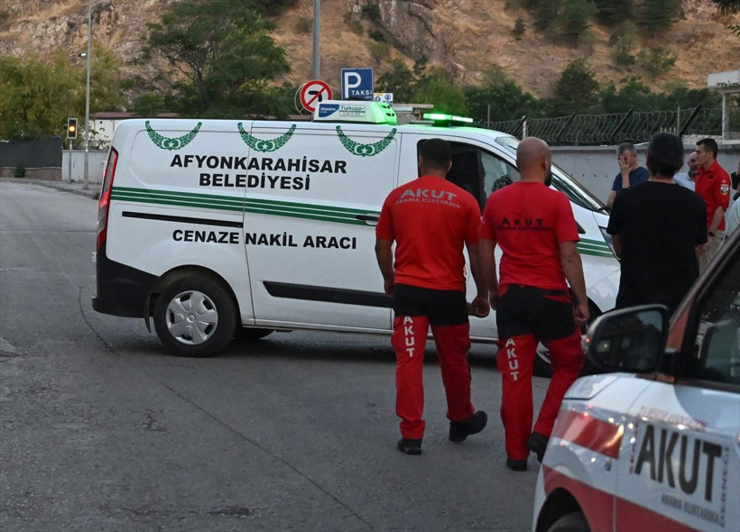 Orman şehitlerinin naaşları Ankara'ya getirildi! Sözün bittiği yer, gözyaşlarına boğuldular - Resim: 1