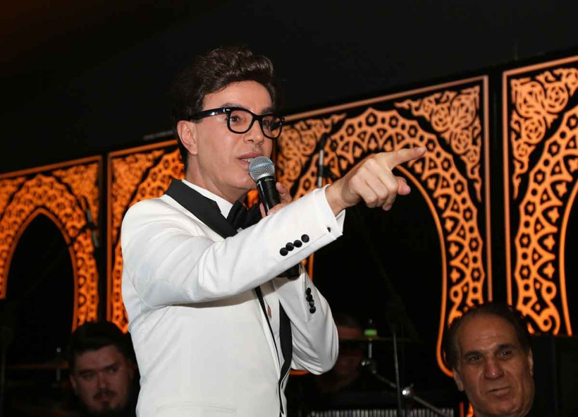 Yılmaz Morgül ödül gecesinde çöp poşeti giydi geceye damga vurdu - Resim: 4