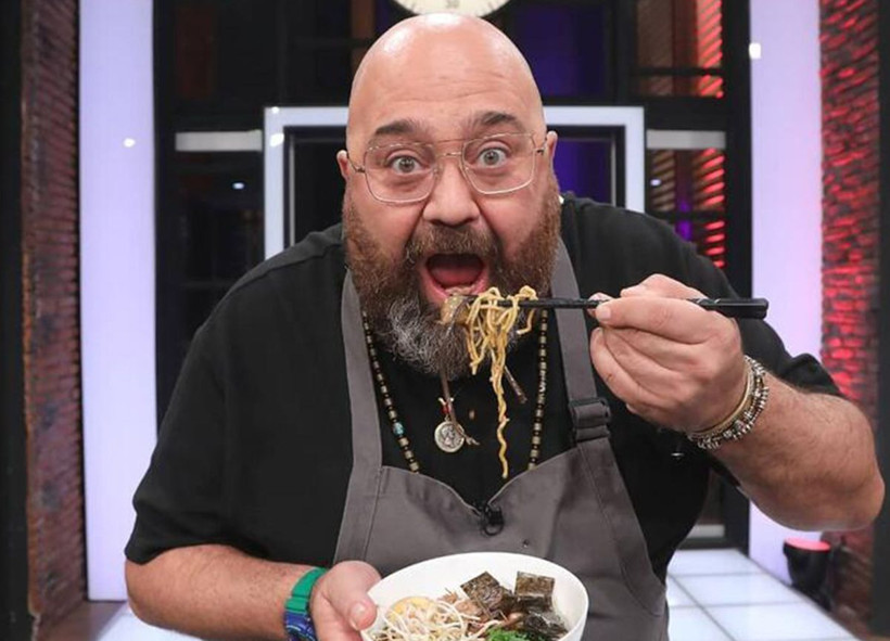 Masterchef Somer Sivrioğlu'nun koruma ordusu olay oldu gelen yorumlar kahkahaya boğdu! - Resim: 1