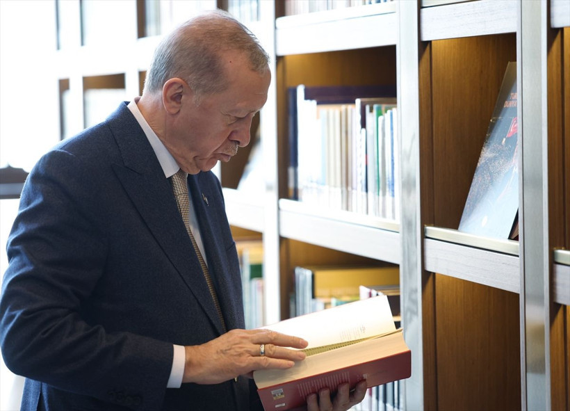 Cumhurbaşkanı Erdoğan, AK Kütüphane'yi ziyaret etti - Resim: 2