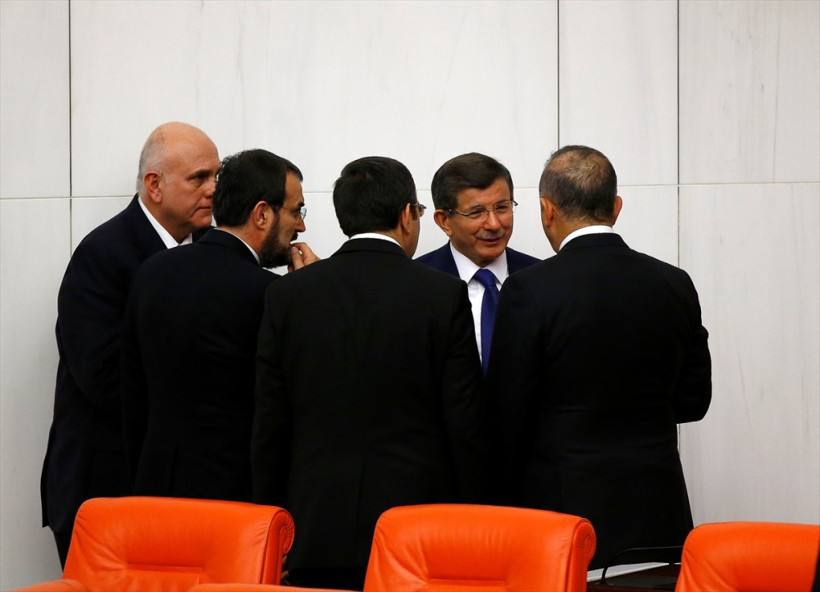 Davutoğlu Çavuşoğlu'na ısrarla ne gösterdi? - Resim: 4