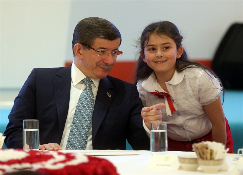 Şehit çocuklarının hediyesi Davutoğlu'nu duygulandırdı! - Resim: 4