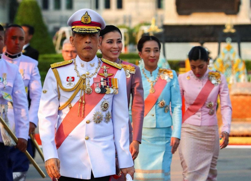 Tayland Kralı Maha Vaji­ra­long­korn Covid-19 nedeniyle otel kapattı! - Resim: 2