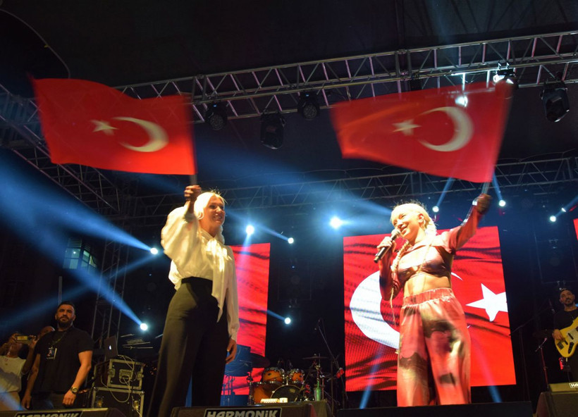 Belediye Başkanı'nın güzelliğini görünce kendinden geçti! 'Dünyadaki en güzel belediye başkanı...' - Resim: 2