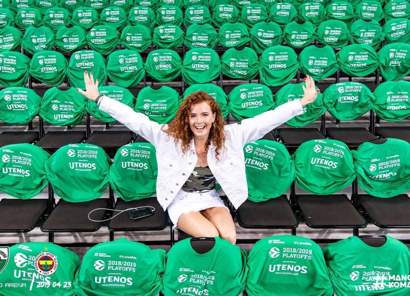 Fenerbahçe maçına damga vurmuştu! Kızıl güzel bakın kim çıktı - Resim: 3