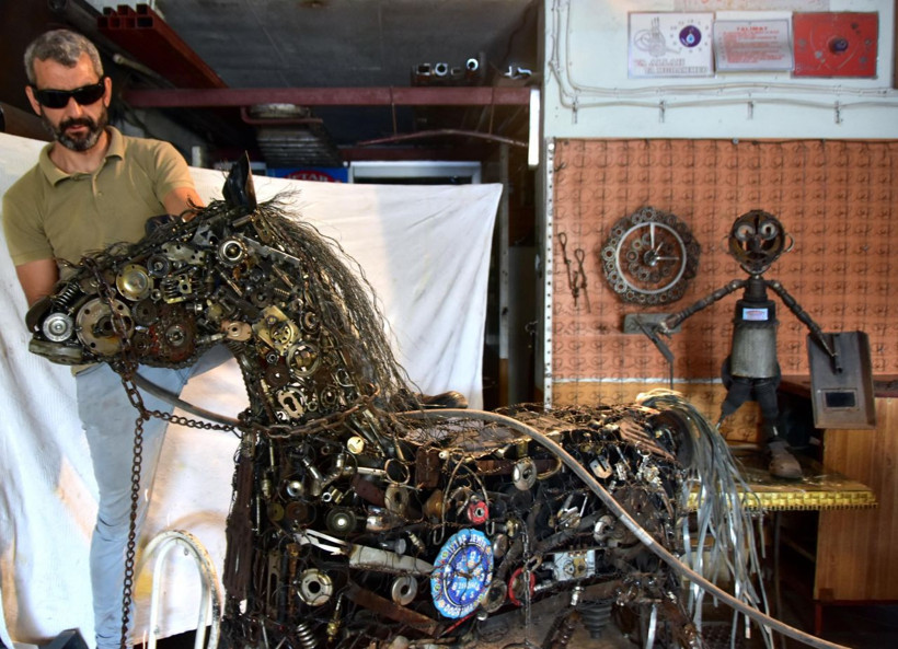 3 bin atık malzeme kullandı 2 yıl sürdü! Muğla'da ilginç atı fiyat biçip satışa çıkardı - Resim: 2