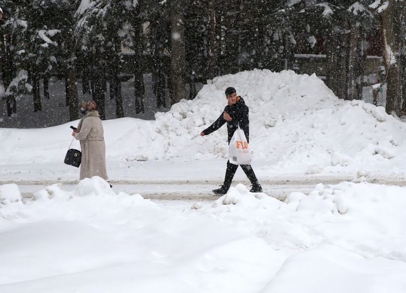 Kar ve tipi etkili oluyor! Bu yollar ulaşıma kapandı 133 sefer iptal edildi - Resim: 2