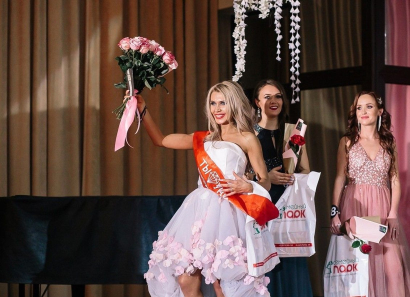 Din adamının karısı güzellik yarışmasına katıldı ortalık karıştı - Resim: 2