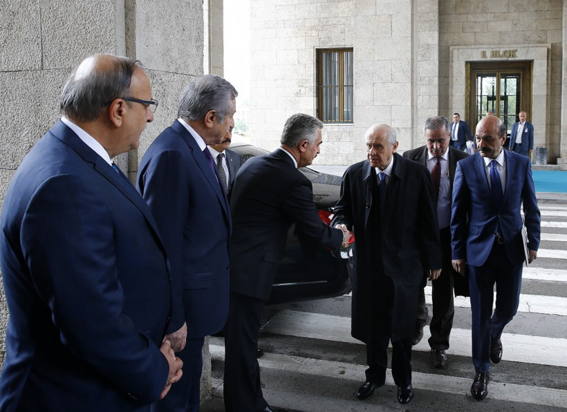 MHP'de her şeyi anlatan kare! Bahçeli ve Vural... - Resim: 1