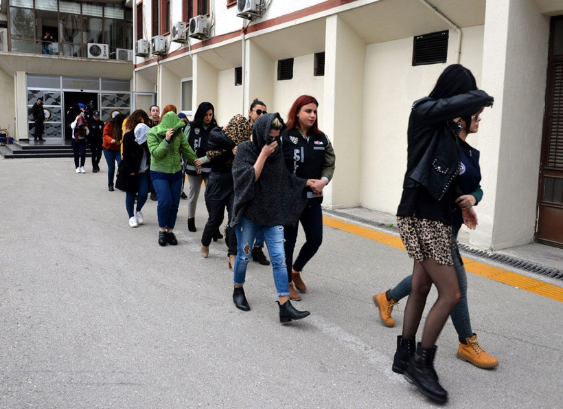 Hem dolandırmışlar hem de 'çok mal' 'aptal' 'öğrenci' diye fişlemişler - Resim: 1