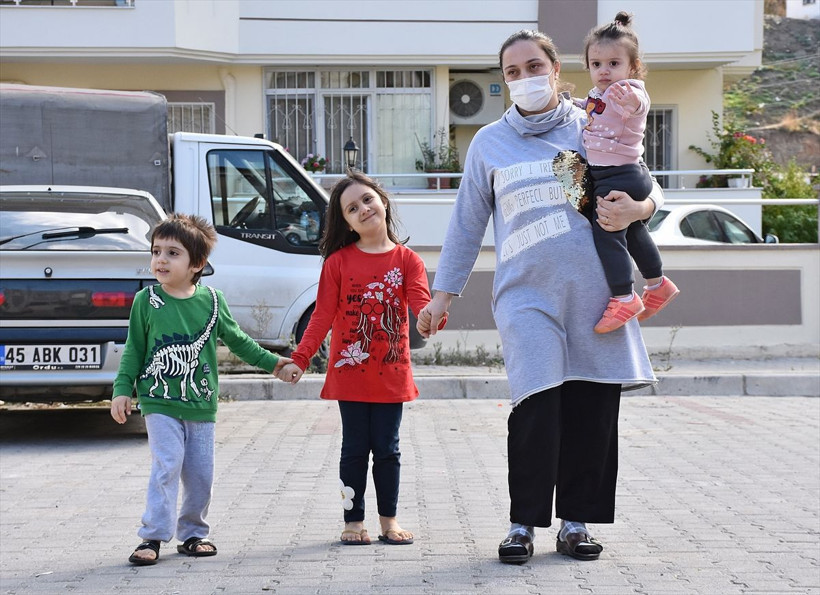 İzmir depreminde 4 çocukla enkaz altında kaldı! Yaşadıkları film senaryosu gibi - Resim: 2