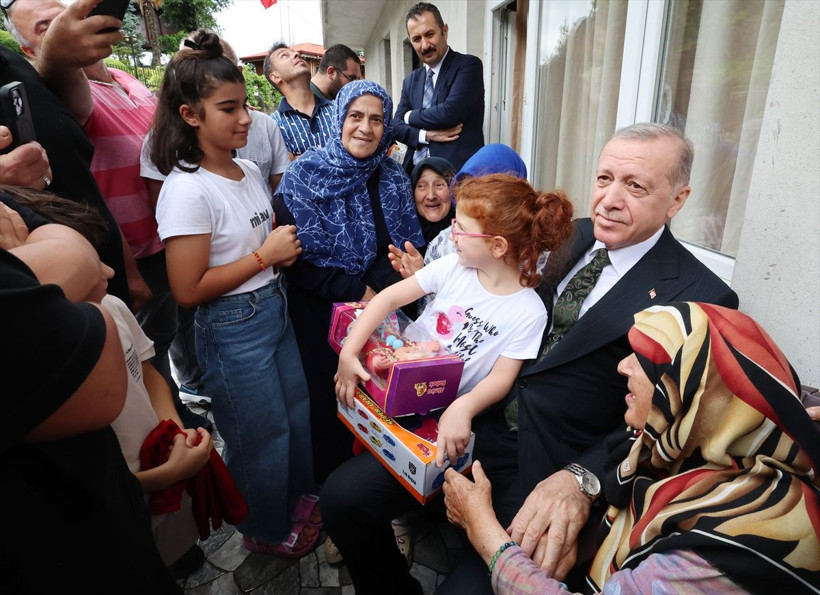Cumhurbaşkanı Erdoğan'dan Rize'de komşu ziyareti - Resim: 2
