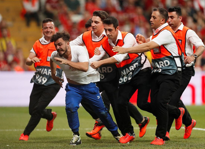 Liverpool-Chelsea maçında saha atlayan YouTuber Ali Abdüsselam Yılmaz kimdir? - Resim: 3