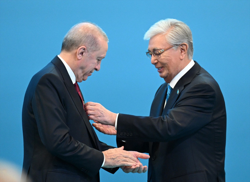 Cumhurbaşkanı Erdoğan'a Kazakistan'da "Hoca Ahmet Yesevi Nişanı" takdim edildi - Resim: 0