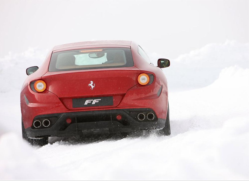 Ferrari tarihindeki ilk 4 çeker otomobil - Resim: 3