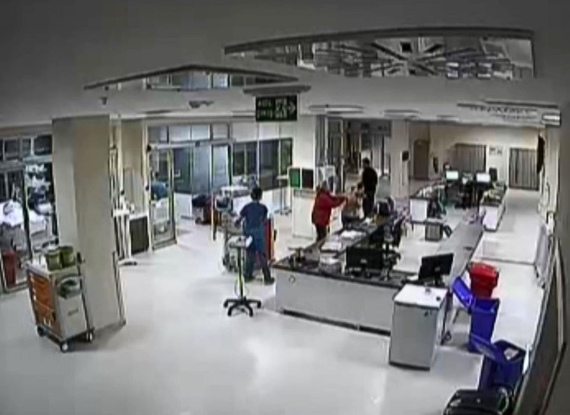 Antalya'da doktor ve hemşirelere saldırmışlardı! 3 kız kardeş yargılanıyor - Resim: 1