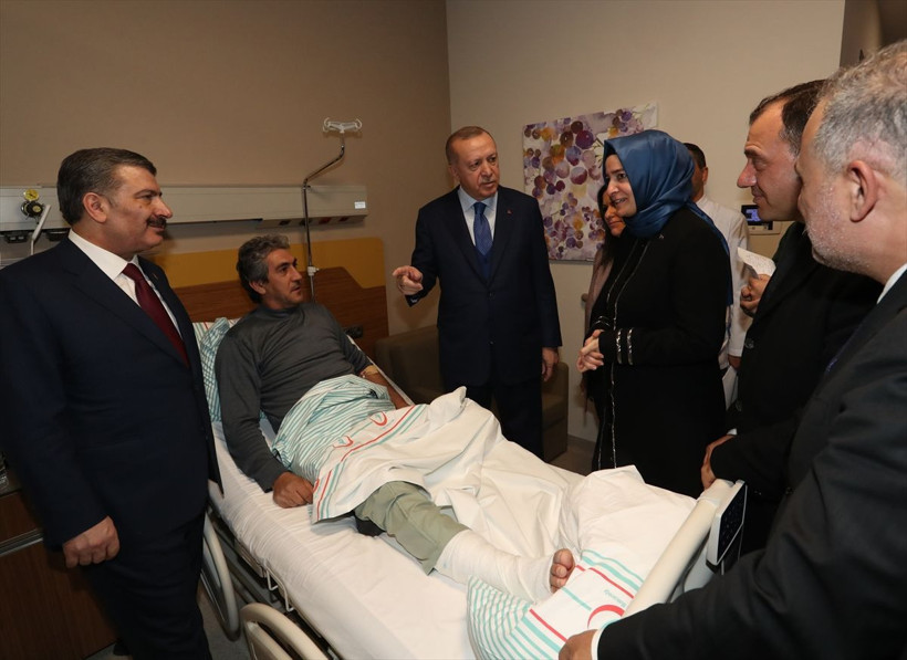 Cumhurbaşkanı Erdoğan, depremde yaralanan vatandaşları hastanede ziyaret etti - Resim: 2