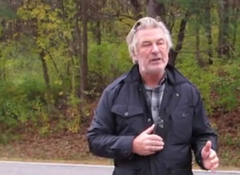 Alec Baldwin'in kazara katil olduğu olayda eşinden dikkat çeken gerilim! - Resim: 3