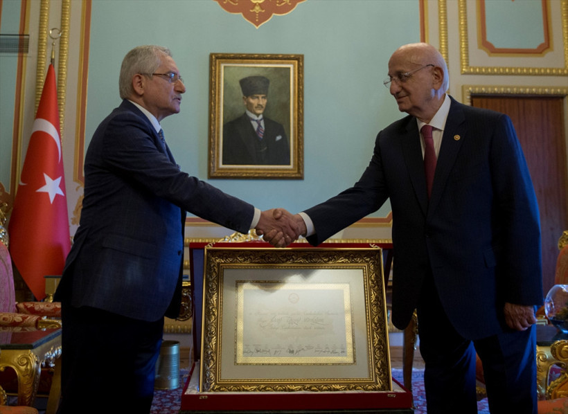 Cumhurbaşkanı Erdoğan'ın mazbatası Meclis'de - Resim: 1