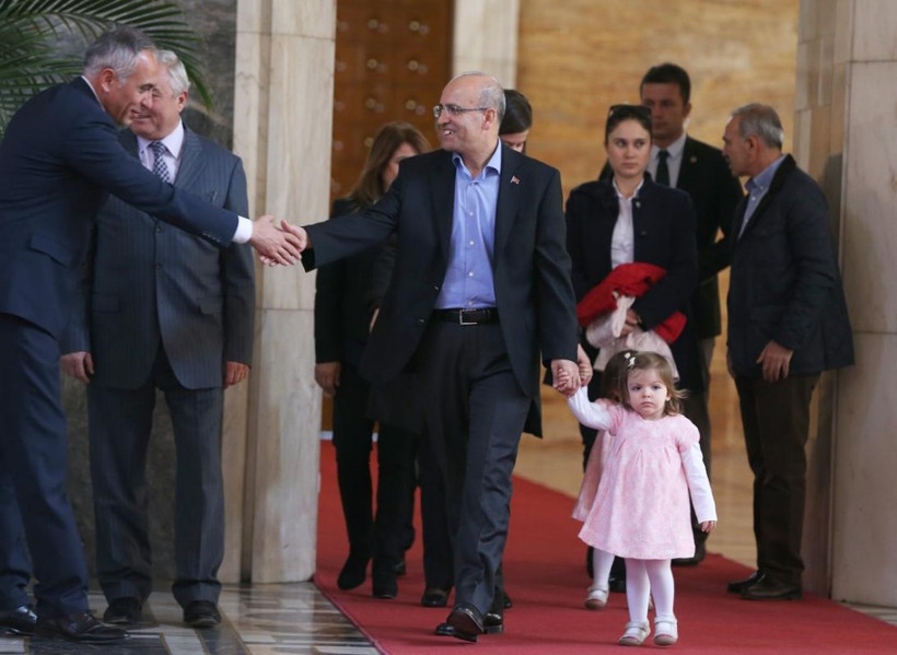 TBMM'de Bakanın ikiz kızlarına yoğun ilgi - Resim: 4