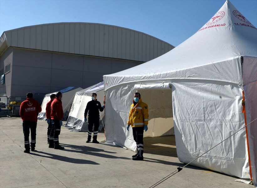 81 ile gönderildi! Türkiye koronavirüsüne hazırlanıyor çadırlar kuruluyor - Resim: 1