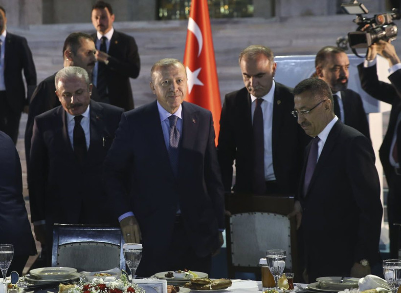 TBMM Başkanı Şentop, milletvekillerine iftar verdi - Resim: 3