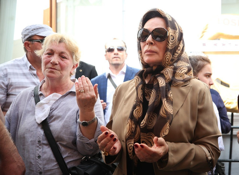 Usta oyuncu hayatını kaybetmişti! Eşref Kolçak son yolculuğuna uğurlandı - Resim: 4