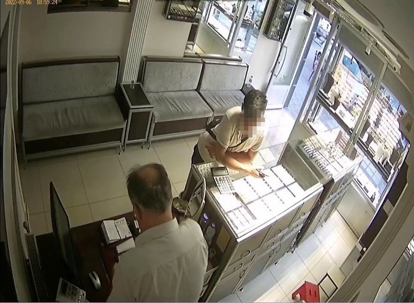 Yüzsüz hırsız ‘Eşek gibi çalışıyorum’ dedi! Çaldıklarını ezerken pavyonda yakalandı - Resim: 2