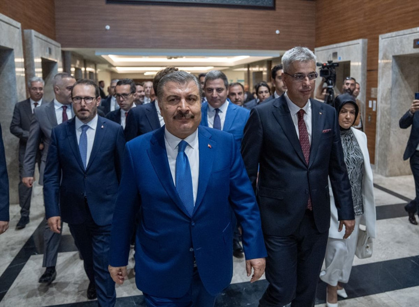 Sağlık Bakanlığı'nda devir teslim töreni! Kemal Memişoğlu görevi Fahrettin Koca'dan devraldı - Resim: 1