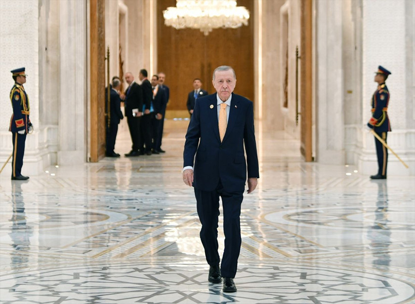 Cumhurbaşkanı Erdoğan tek tek selamlaştı! D-8 Zirvesi'nden dikkat çeken fotoğraflar - Resim: 1