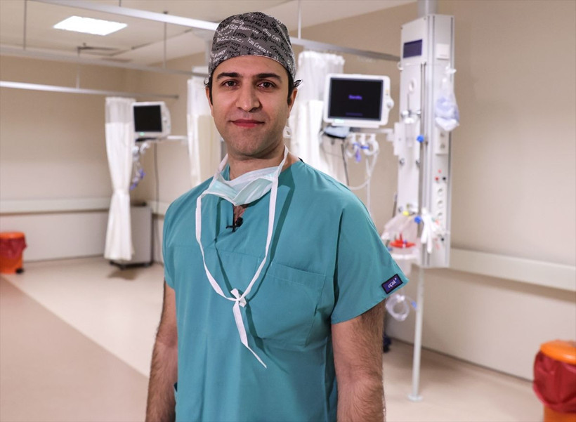 Ses telleri felç geçiren sanatçıya ilginç ameliyat: VR gözlük taktı doktor şarkı söyletti - Resim: 3