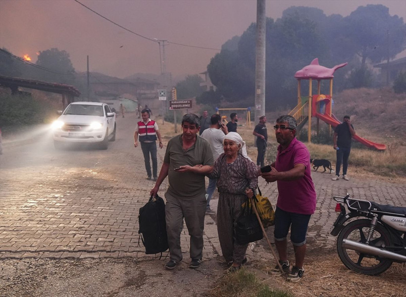 İzmir Ödemiş'teki orman yangını 3. gününde: Alevlerden kaçış görüntülendi - Resim: 1