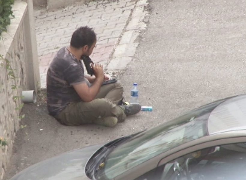 Ankara'da hareketli saatler! Kafasına silah dayadı - Resim: 2