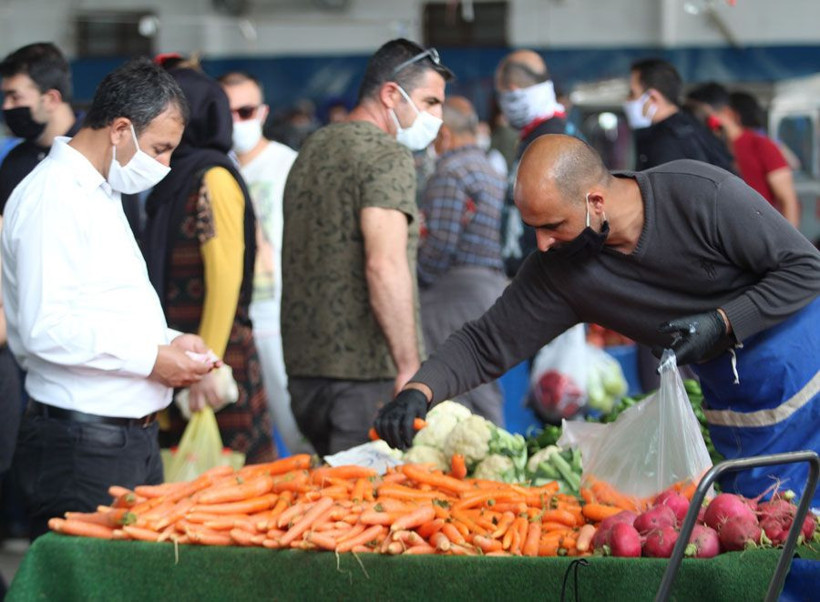 Antalya’daki semt pazarı mahşer yerine döndü - Resim: 3