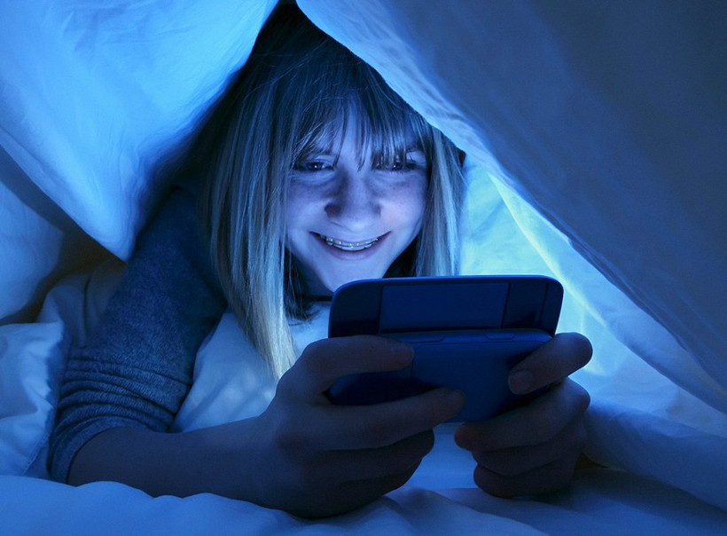 Karanlıkta telefon kullananlar dikkat! Gece yatmadan önce - Resim: 3