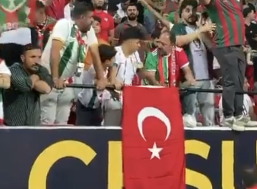 Amedspor tribünlerinde beklenmeyen sahne! Türk bayrakları dalgalandı - Resim: 2