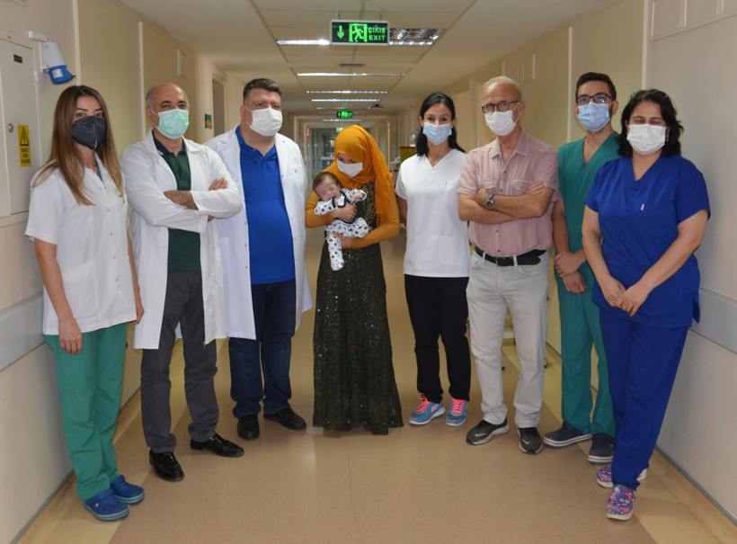 Kalbi dışarıda doğdu! Mucize bebek zor operasyonla kurtarıldı - Resim: 4