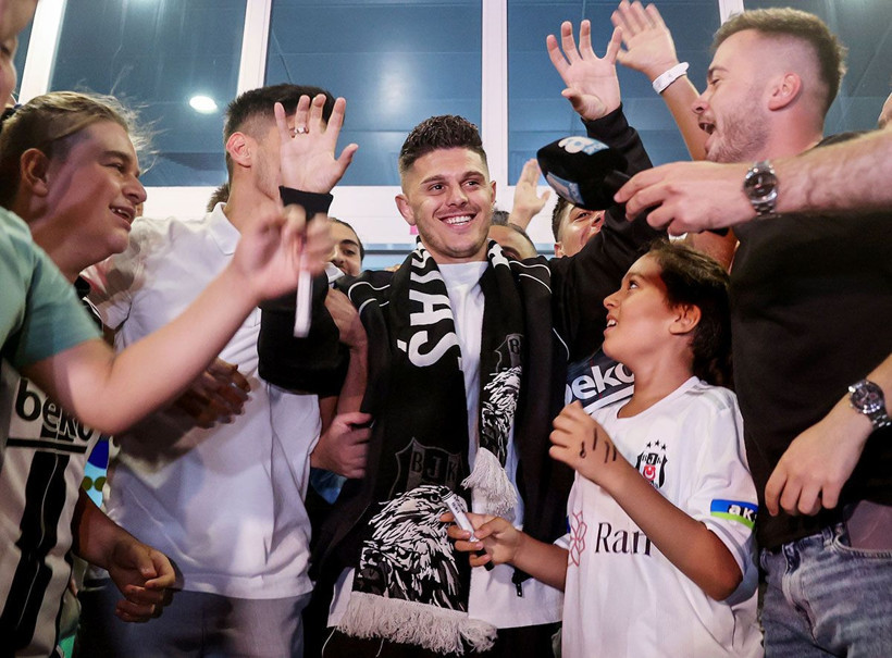 Beşiktaş'tan Galatasaray'a büyük transfer çalımı! Yıldız isim imza için İstanbul'da - Resim: 3