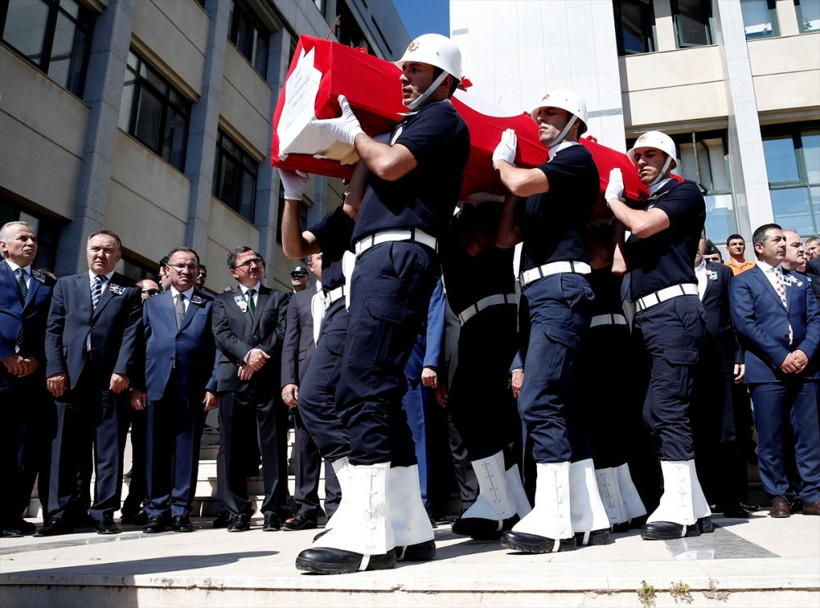 Şehit başsavcı son yolculuğuna uğurlandı - Resim: 1