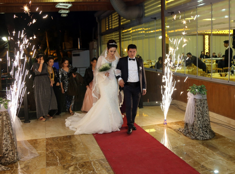 İlginç nikah töreni! Damat nikah masasından kalktı ve sonra bakın ne oldu! - Resim: 1