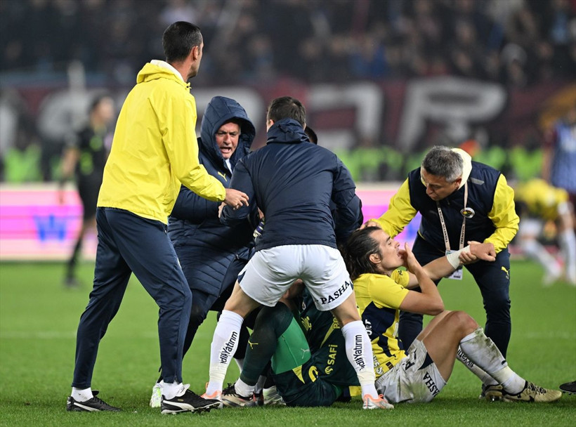 Trabzon'da Mourinho'dan çılgın çevinç gol sonrası kendini kaybetti - Resim: 3
