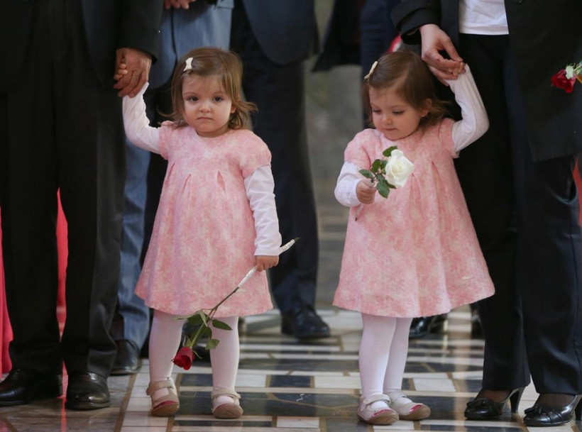 TBMM'de Bakanın ikiz kızlarına yoğun ilgi - Resim: 2